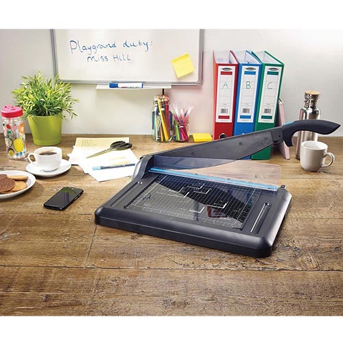 Avery Office Guillotine 310mm Cutting Length 15 Sheet Capacity A4 GUA4