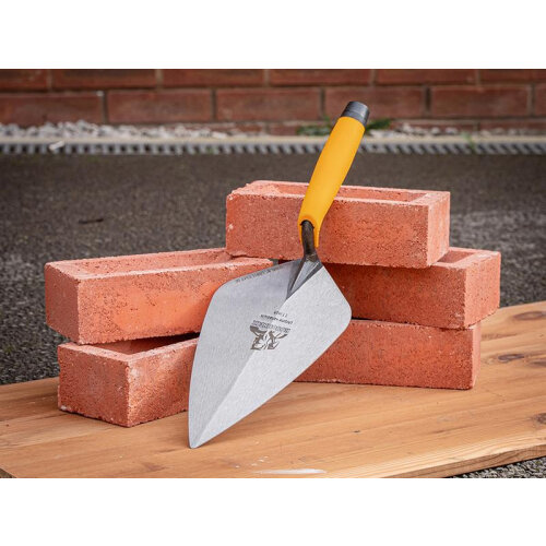 Marshalltown No.34-11 11'' Wooden Handle Pointed Brick Trowel (11528