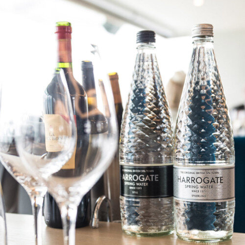 Harrogate Spring Glass Bottled Water Sparkling 750ml Pack of 12 Hunt